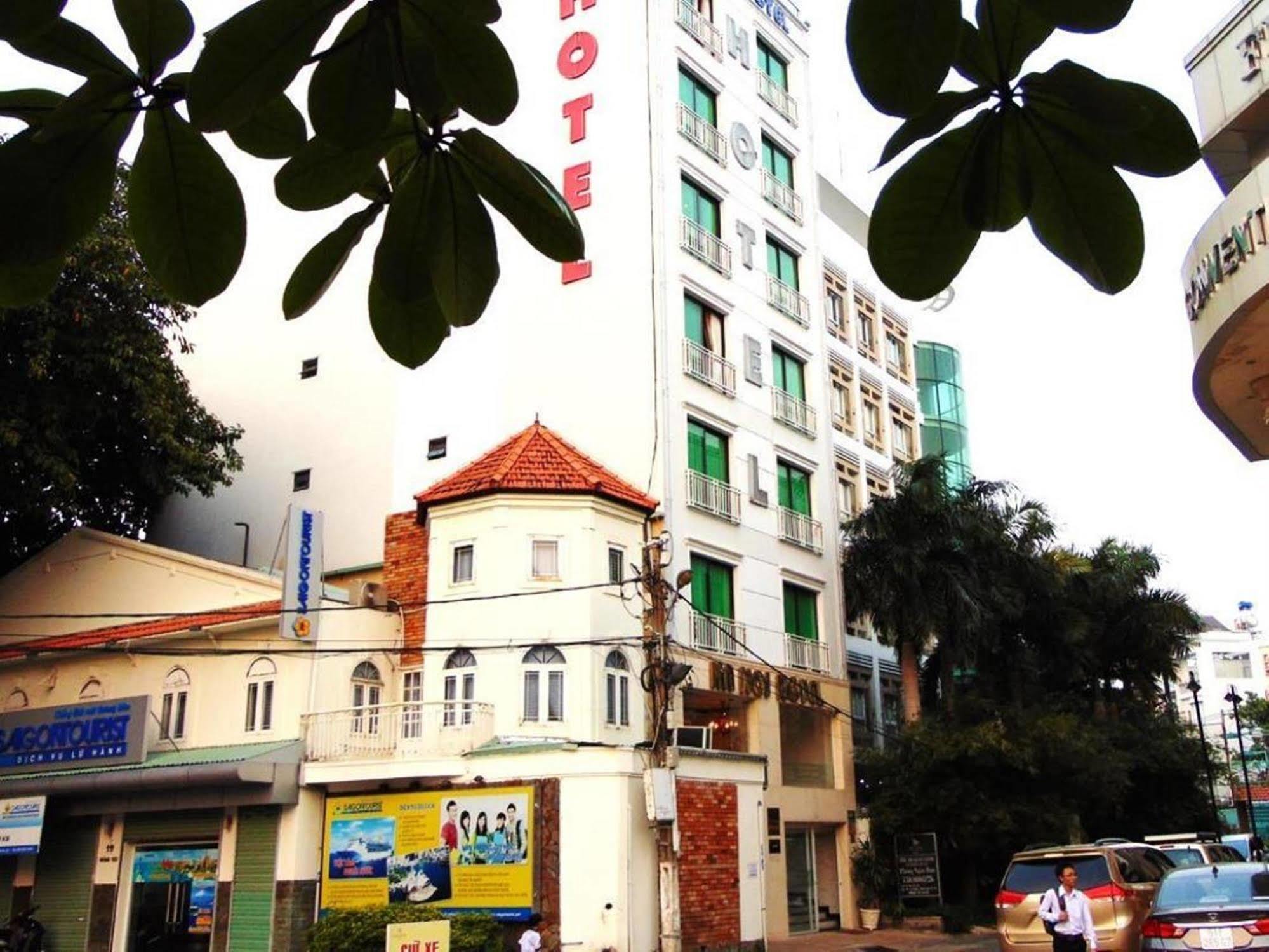 Ha Noi Hotel Near Tan Son Nhat International Airport Ho Chi Minh City Exterior photo